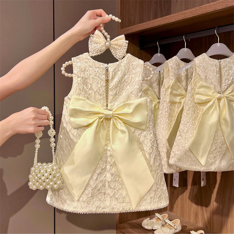 Toddler Baby Girls Classic Dresses Kids Heart Elegant Wedding Princess Party Dress Children Birthday Baptism Formal Clothing 240703