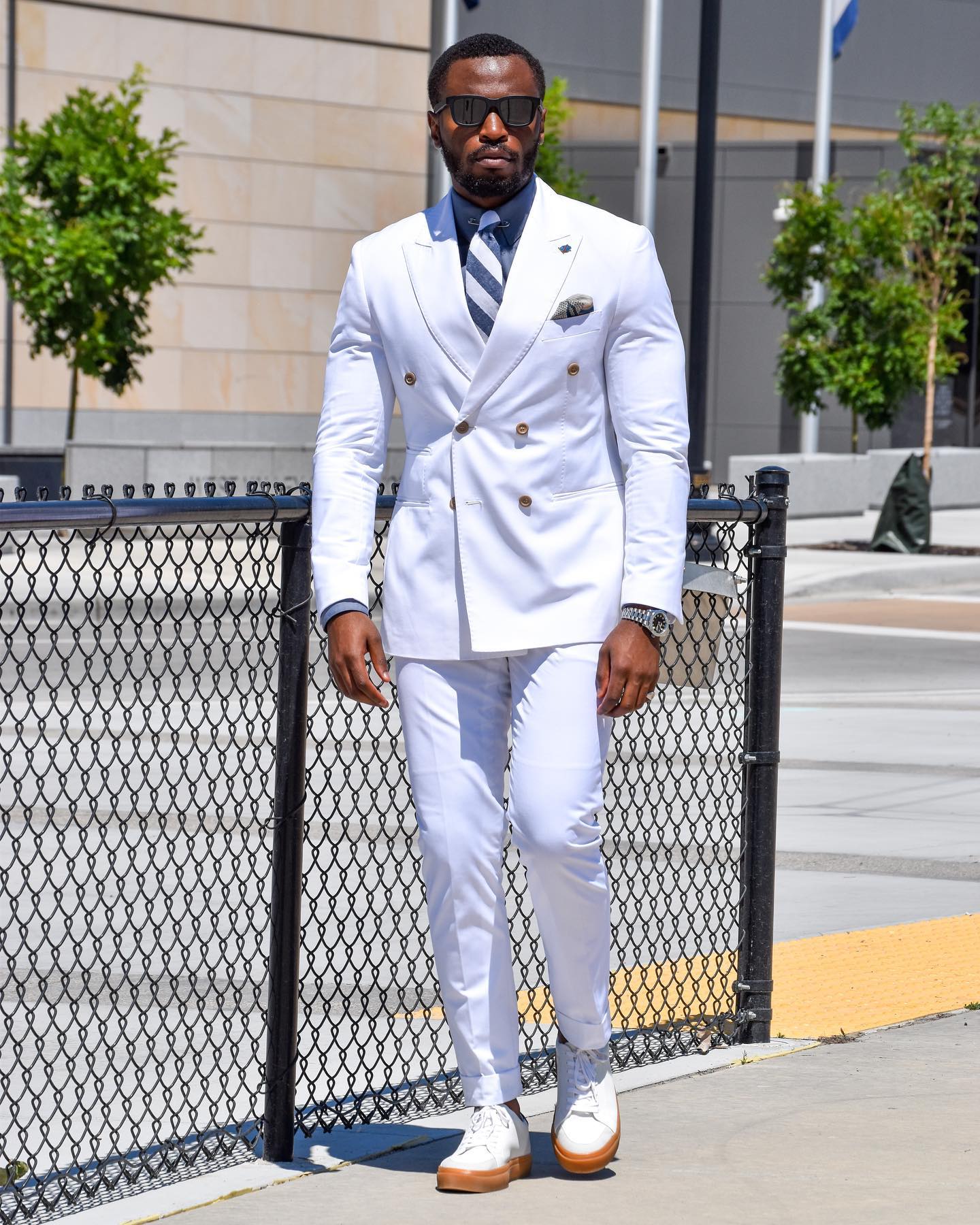 White Slim Fit Mens Suits 2 Pieces Sets Peaked Lapel Blazers Wedding Tuxedos Double Breasted Business Formal Suit With Jacket And Pants