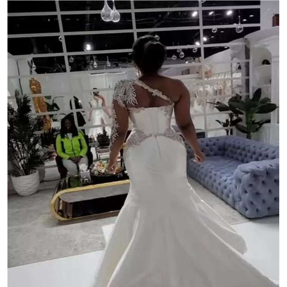 Gorgeous Arabic special Dresses urious Sexy Beaded Crystals Bridal Gowns with Detachable Train Lace Mermaid Satin Plus Size