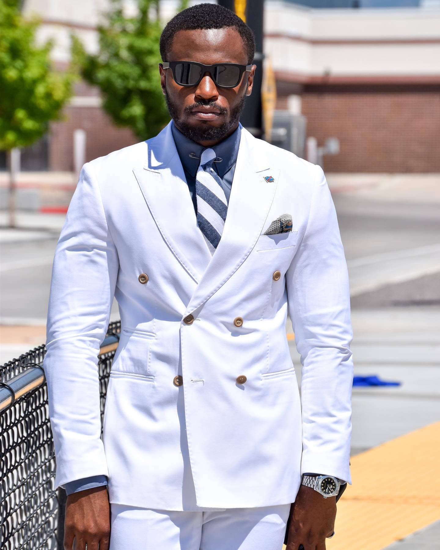 White Slim Fit Mens Suits 2 Pieces Sets Peaked Lapel Blazers Wedding Tuxedos Double Breasted Business Formal Suit With Jacket And Pants