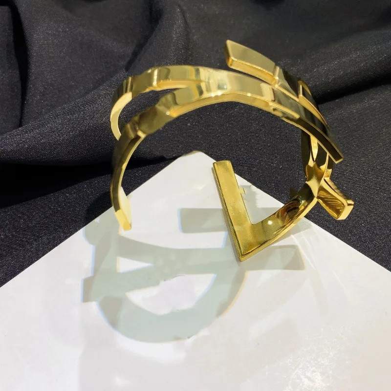 couple high-end stylish mens womens stainless steel bracelets preferred for parties and travel R250415