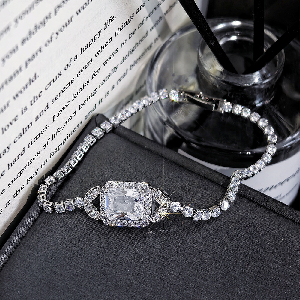 Designer Jewellery High Quality Brass Square Bangle with Zircon Inlay Crystal Rhinestone Accents for Party Occasions Gift Textured Statement Accessory