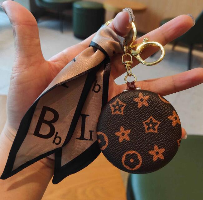 Cosmetic Mirror Make-up Keychains Letter Silk Scarf Key Chains Fashion Leather Coin Purse Case Pendant Keyring Charm Jewelry for Men Women Gifts Multi