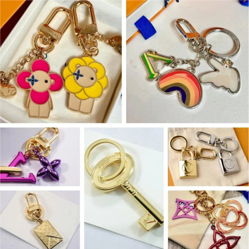 designer keychain women V Letters designers keychain wallet top llavero Car Key Chain men Buckle jewelry flower lock Keyring Keychains Lanyards a01
