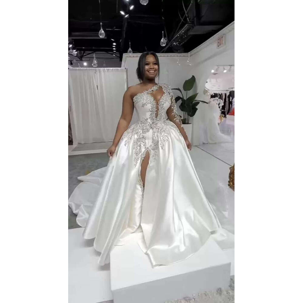 Gorgeous Arabic special Dresses urious Sexy Beaded Crystals Bridal Gowns with Detachable Train Lace Mermaid Satin Plus Size
