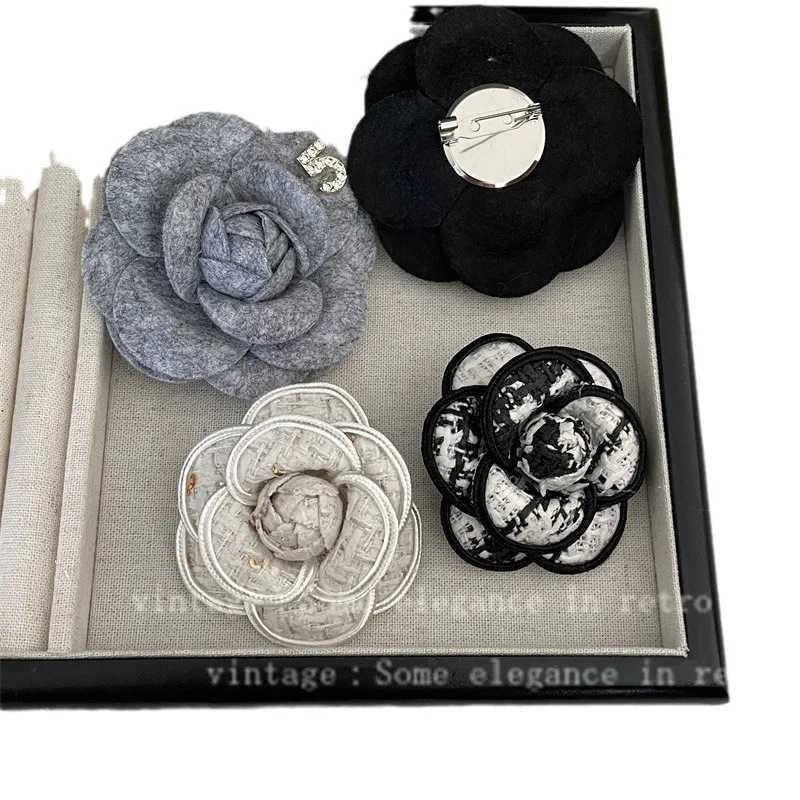 Other Fashion Accessories Elegant womens fashionable clothing plain camellia brooch badge ic La high-quality party wedding pin accessories J240712