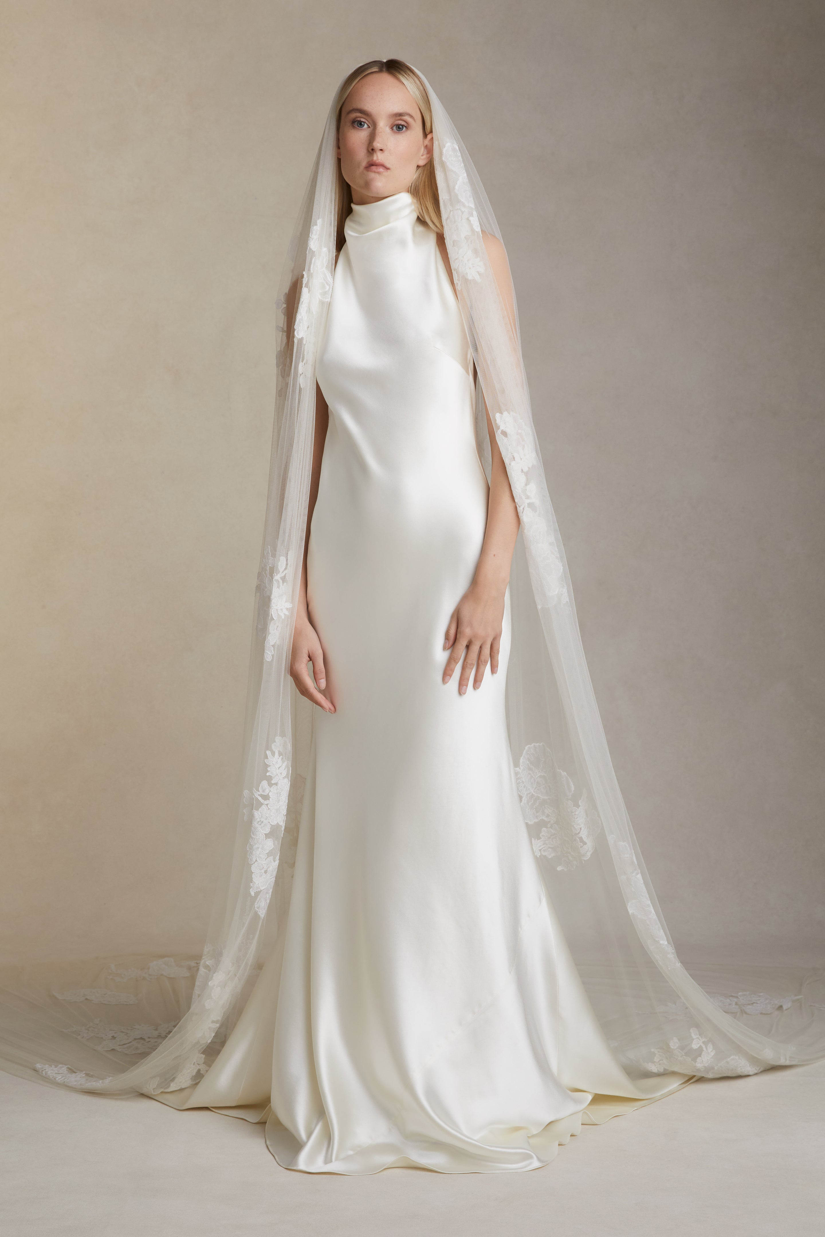 Elegant Wedding Veil Lace One Layer Cathedral Length Veils Applique Edge For Bridal Accessories Customized High Quality