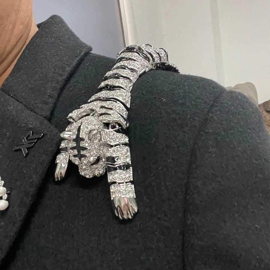Other Fashion Accessories WEIMANJINGDIAN New Arrival in Gold or Silver Colored Rhinestone Plated Large Tiger Shoulder Decorative Chest Jewelry J240712