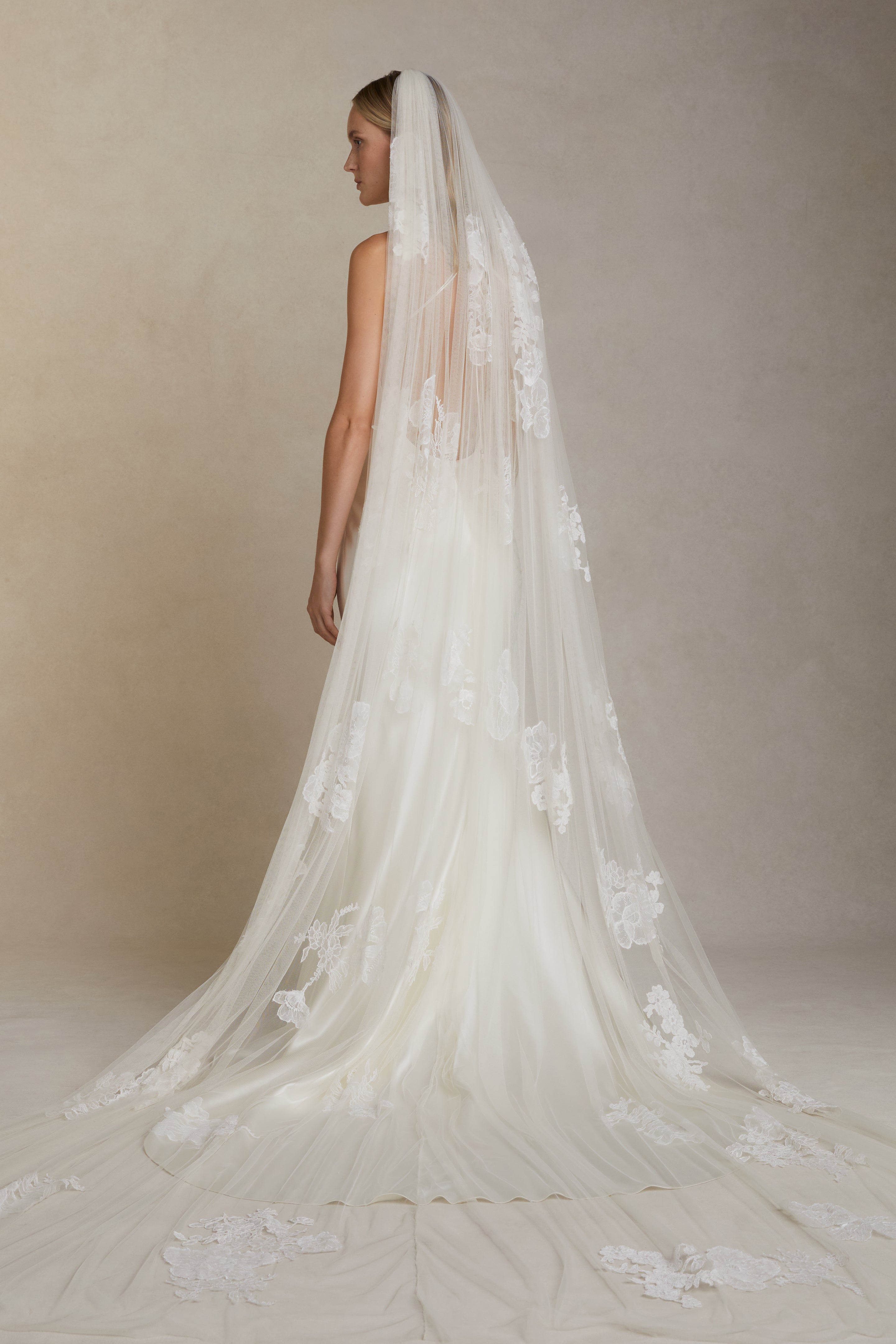Elegant Wedding Veil Lace One Layer Cathedral Length Veils Applique Edge For Bridal Accessories Customized High Quality