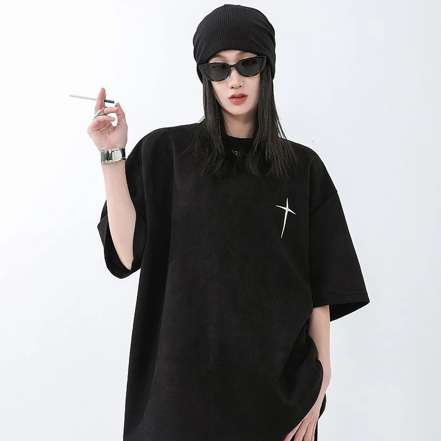 Korean suede letter printed T shirt men street y2k hip hop personality Harajuku Genki retro goth sports half sleeved top 240703