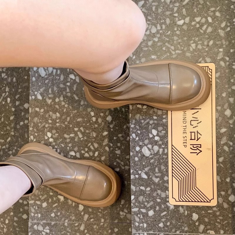 Designer Shoes In Black White 2024 Fashion New Thick Soled Comfortable And Durable Explosive Short Tube Metal Buckle High-end Martin Boots