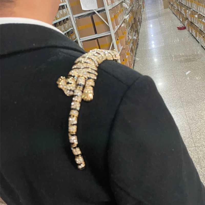 Other Fashion Accessories WEIMANJINGDIAN New Arrival in Gold or Silver Colored Rhinestone Plated Large Tiger Shoulder Decorative Chest Jewelry J240712