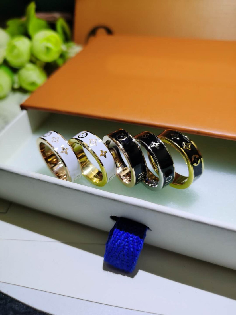 Designer V Letter Ring Luxury Engagement Ring Simple Jewelry 925 Silver Gold Plated Fashion European Ring for Women and Men Wedding Birthday Party size 5-11