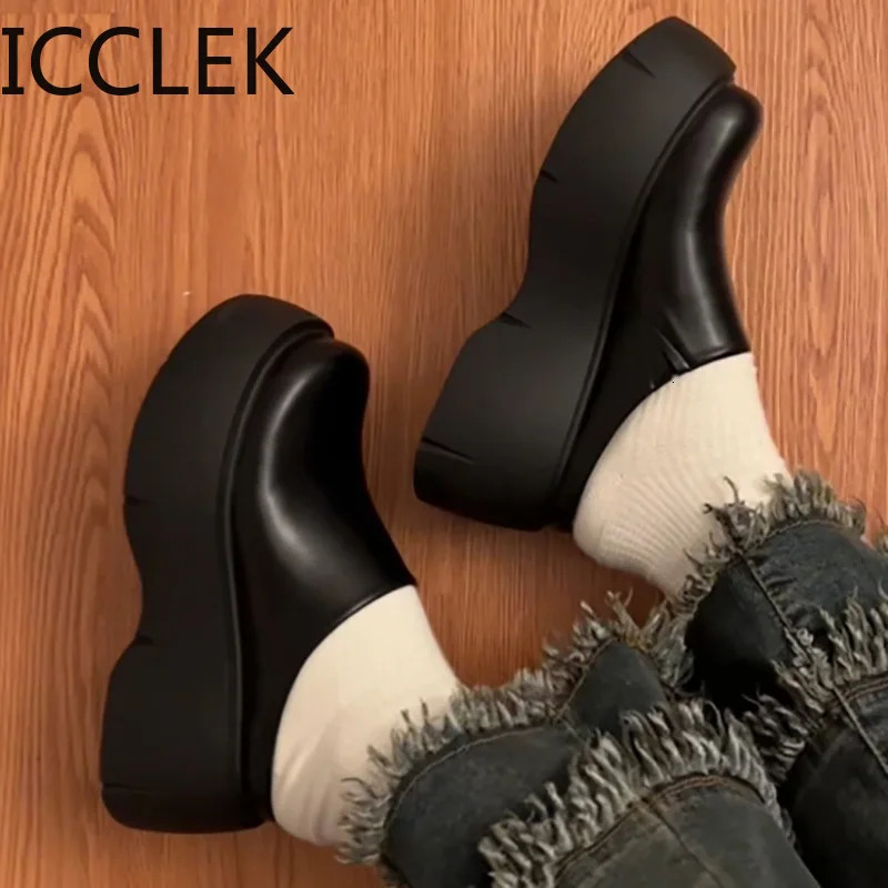 Platform womens mule slider fashionable and elegant slider thick bottom slider womens casual street style sandals 240713