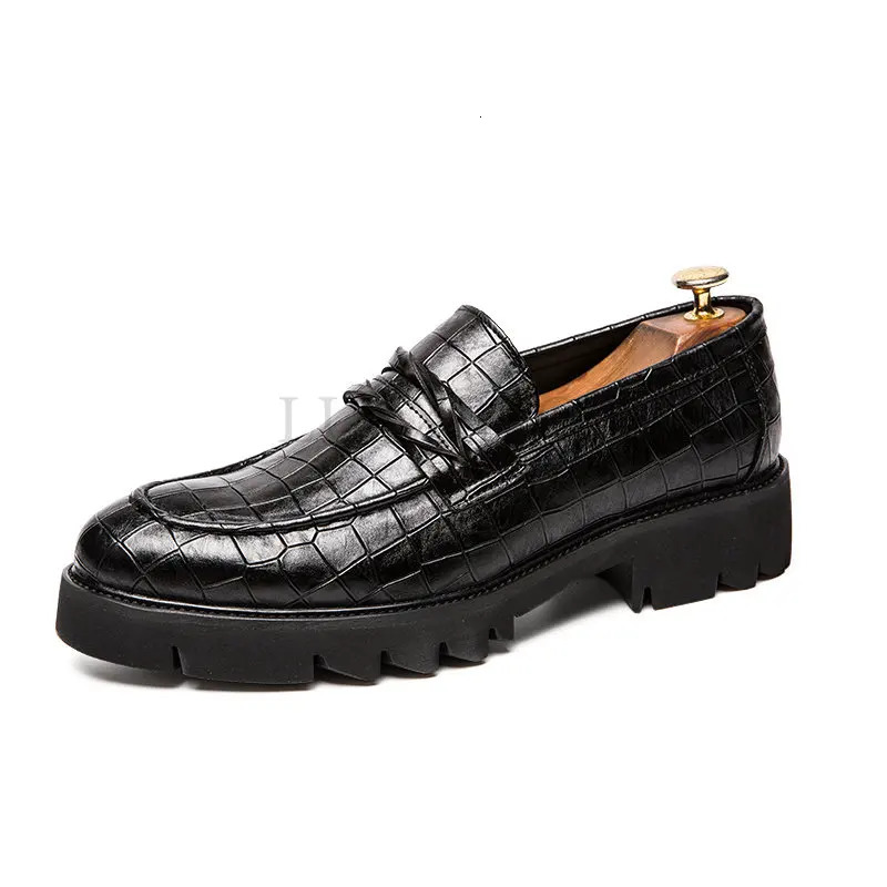 Men Leather Shoes outdoor Casual Formal Business Mens Shoes fashion Black Retro shoes Slip-On Mens Loafers Zapatos Hombre 240708