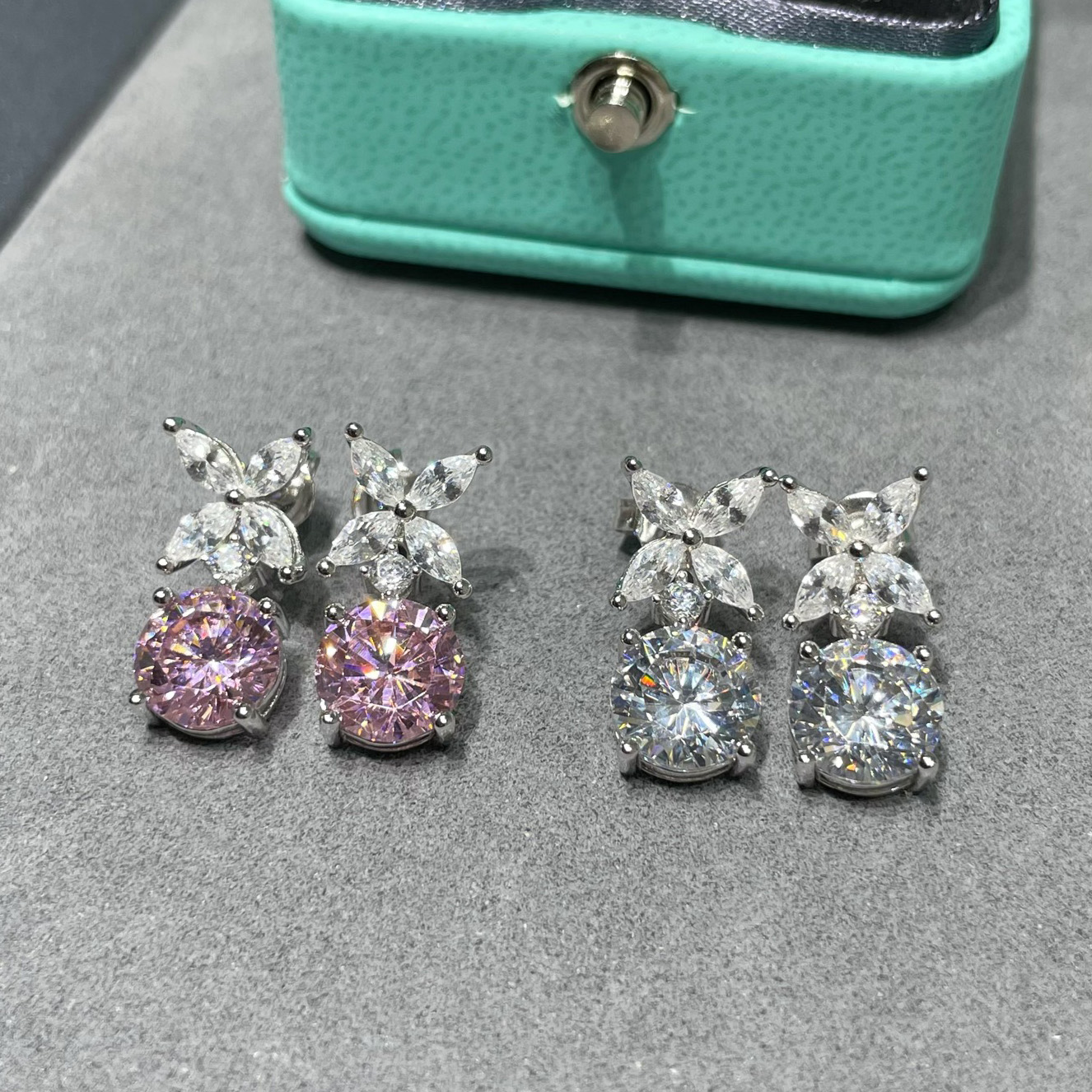 Earrings charm for woman stud designer Gold plated 18K diamond T0P highest counter Advanced luxury brand designer diamond luxury premium gifts 006