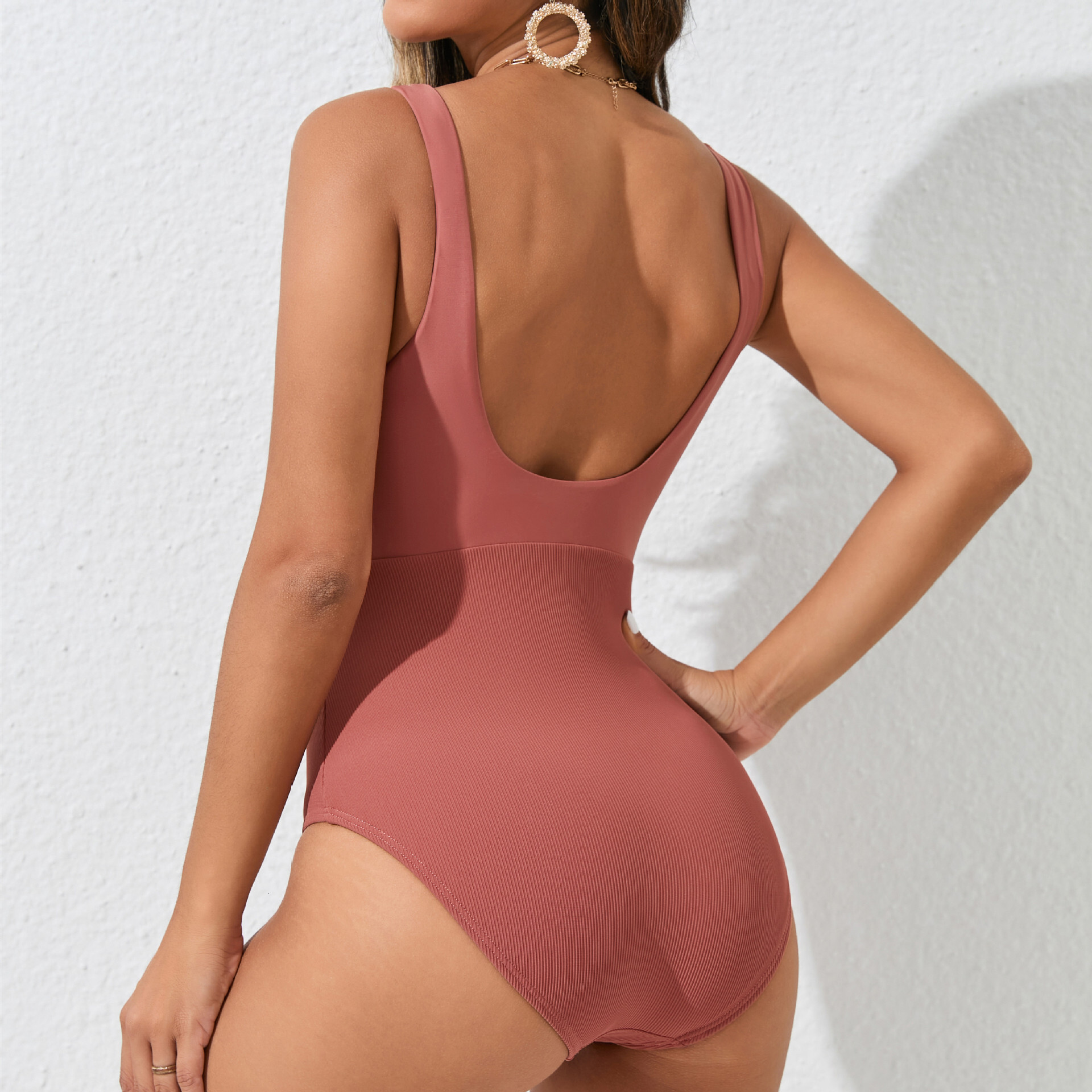 Fashion Versatile 2024 New Deep V Sexy Color Blocked Women's U-shaped Back Anti Glare One-piece Swimsuit Self-cultivation Temperament Bifurcated 