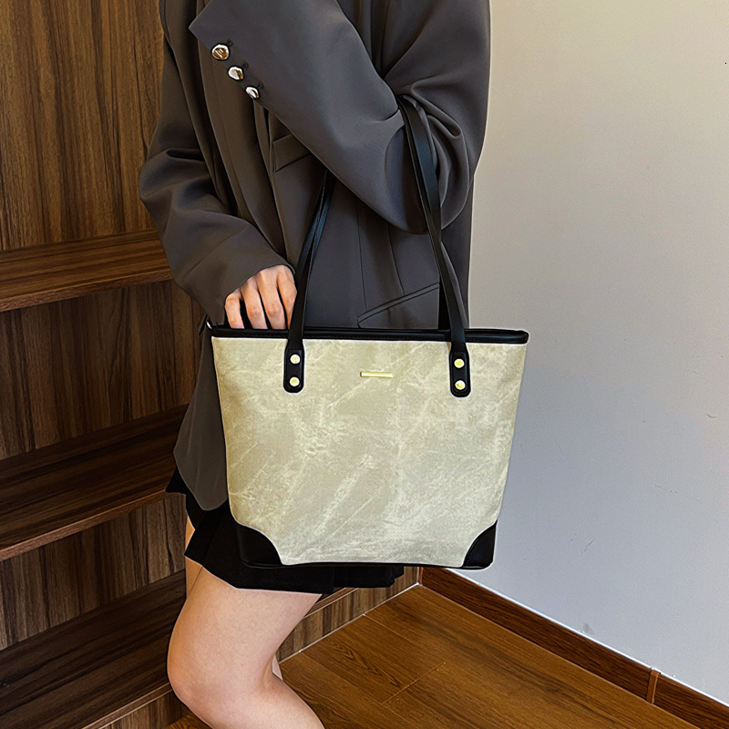 Fashionable casual capacity tote for women's new 2024 large with a sense of luxury and niche commuting bag, trendy shoulder bag #15 swissmilitary