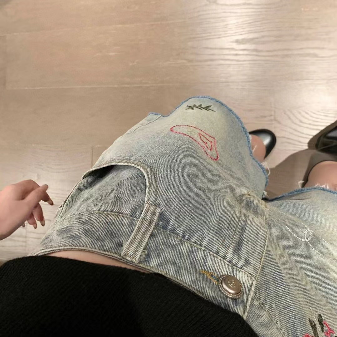 2024 Summer Xiaoxiang Casual Simple Embroidered Woolen Edge Cowboy Shorts