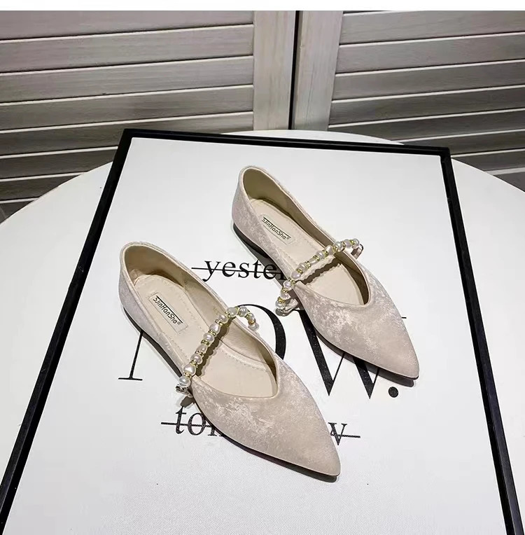 Korean shoes womens shoes womens autumn Pointed Toe casual sports shoes shallow mouth fur soft crystal Loafers item 240712