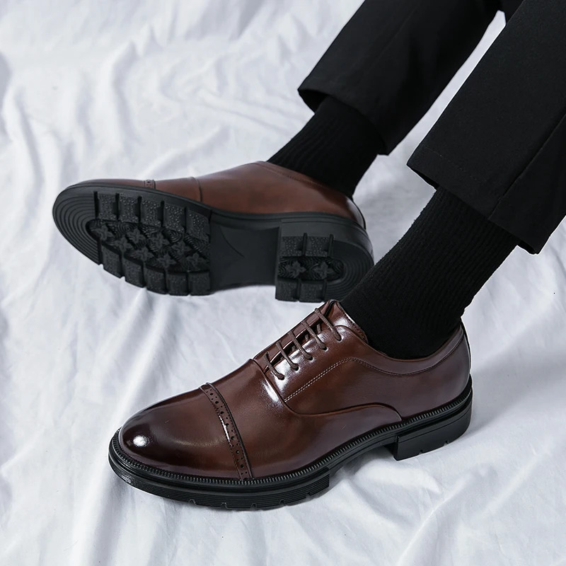 British Style Leather Shoes Men Formal Leather Brown Business Shoes Male Fashion Mens Dress Shoes Men Loafers 240708
