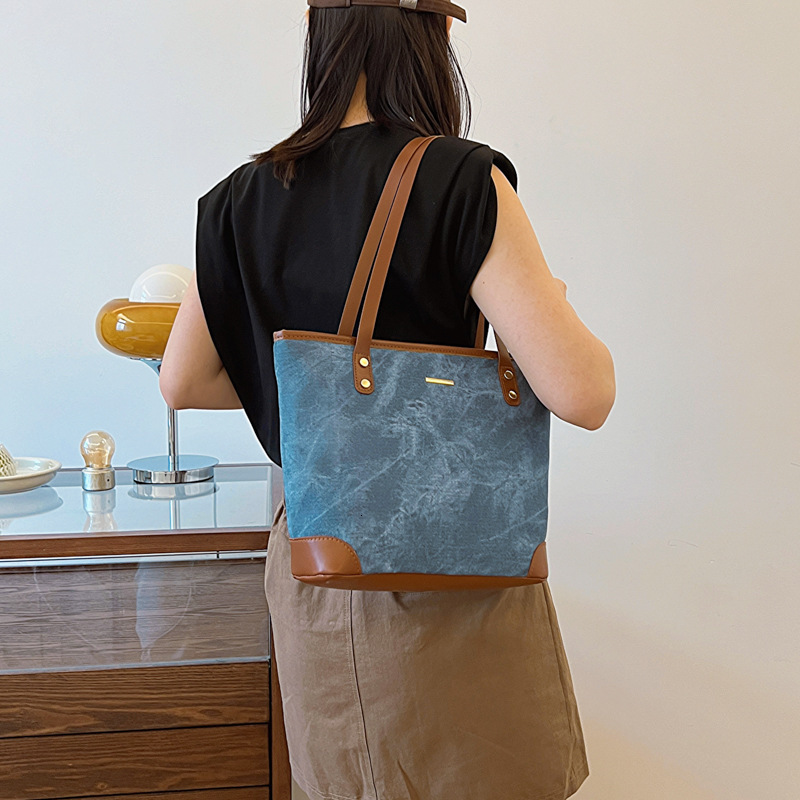 Fashionable casual capacity tote for women's new 2024 large with a sense of luxury and niche commuting bag, trendy shoulder bag #15 swissmilitary
