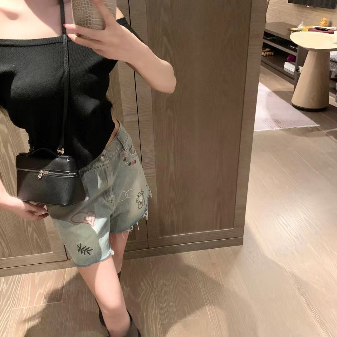 2024 Summer Xiaoxiang Casual Simple Embroidered Woolen Edge Cowboy Shorts