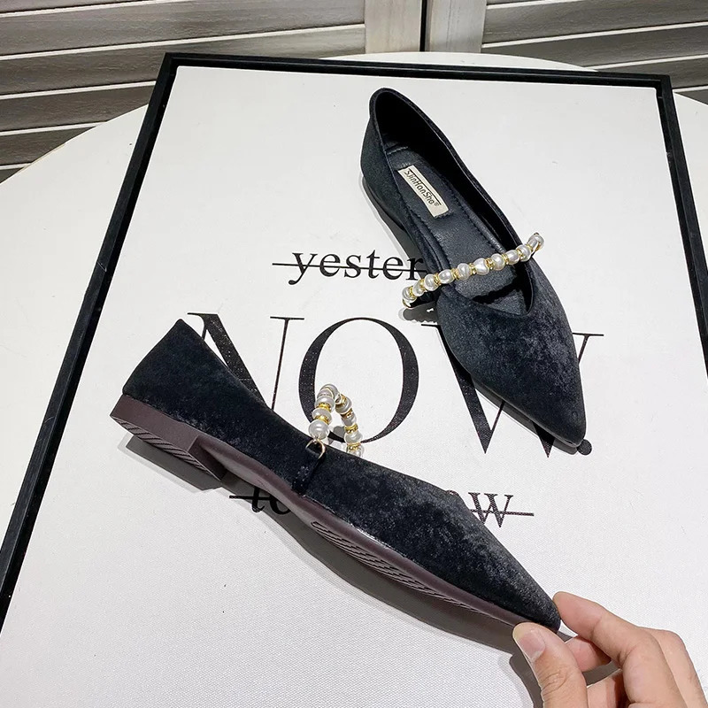 Korean shoes womens shoes womens autumn Pointed Toe casual sports shoes shallow mouth fur soft crystal Loafers item 240712