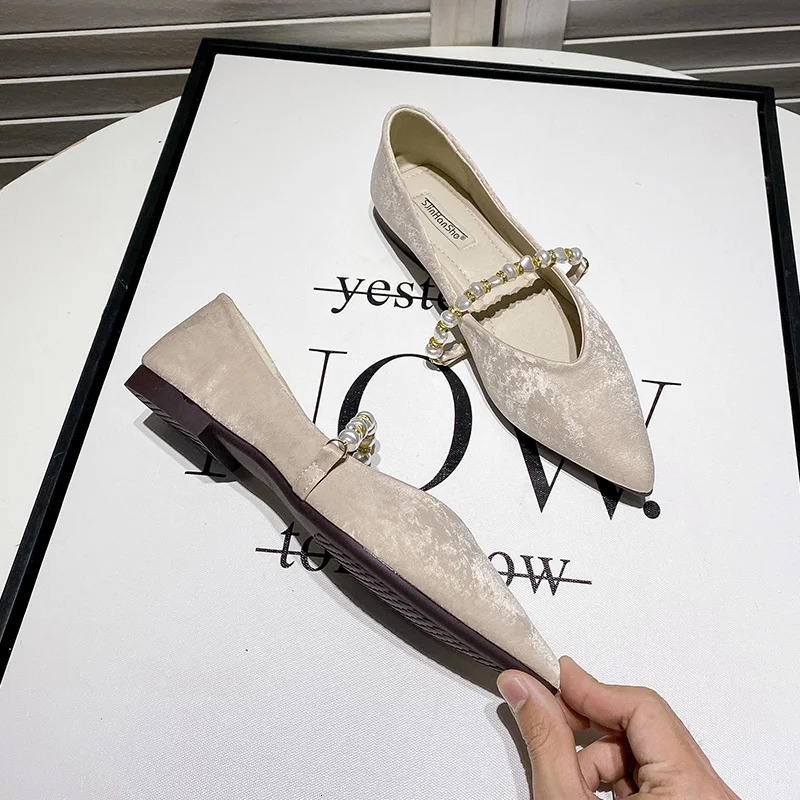 Korean shoes womens shoes womens autumn Pointed Toe casual sports shoes shallow mouth fur soft crystal Loafers item 240712