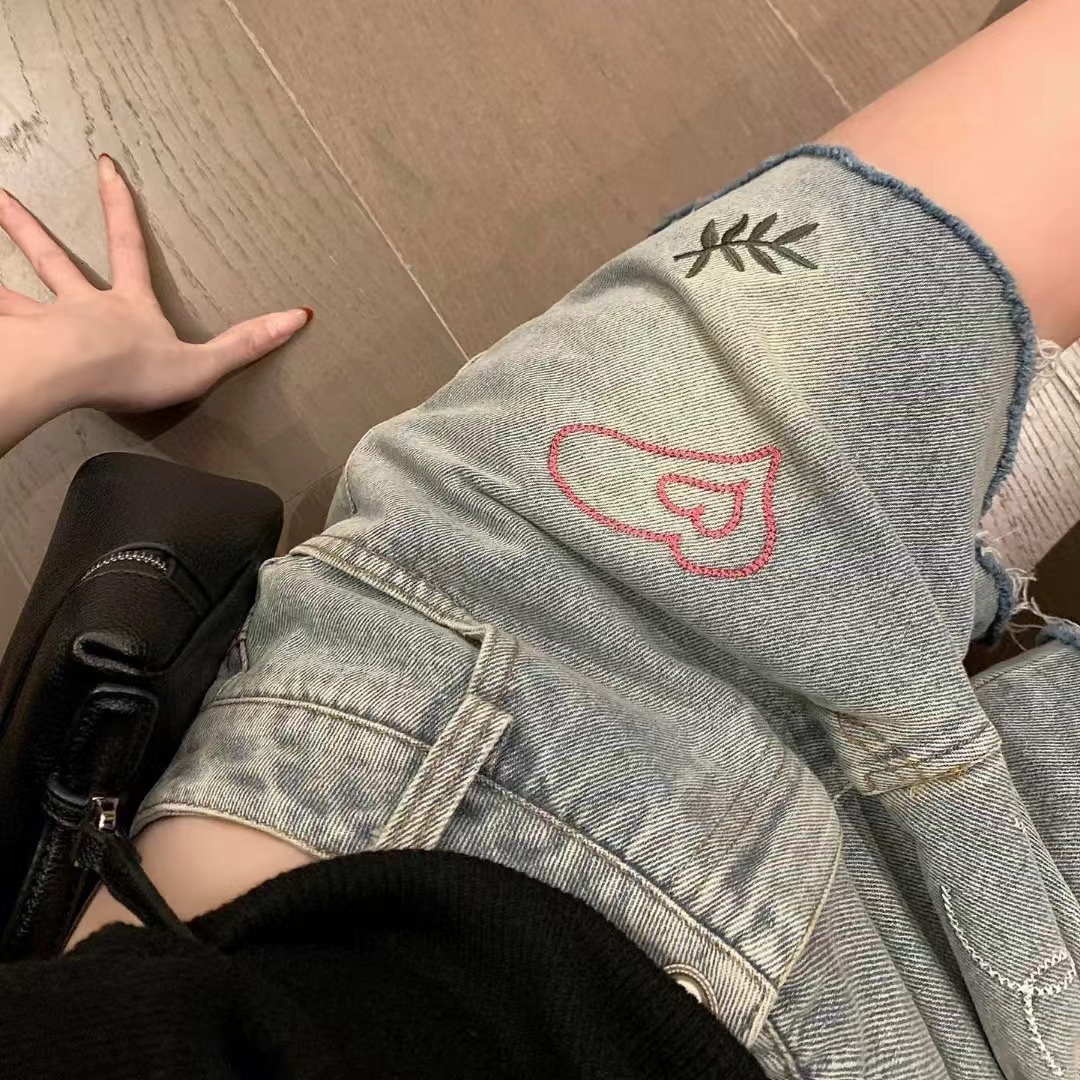 2024 Summer Xiaoxiang Casual Simple Embroidered Woolen Edge Cowboy Shorts