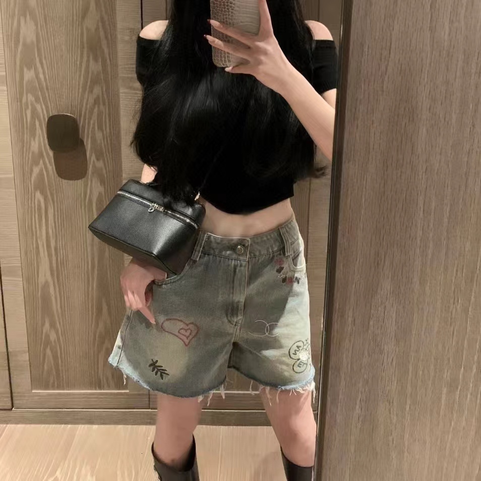 2024 Summer Xiaoxiang Casual Simple Embroidered Woolen Edge Cowboy Shorts