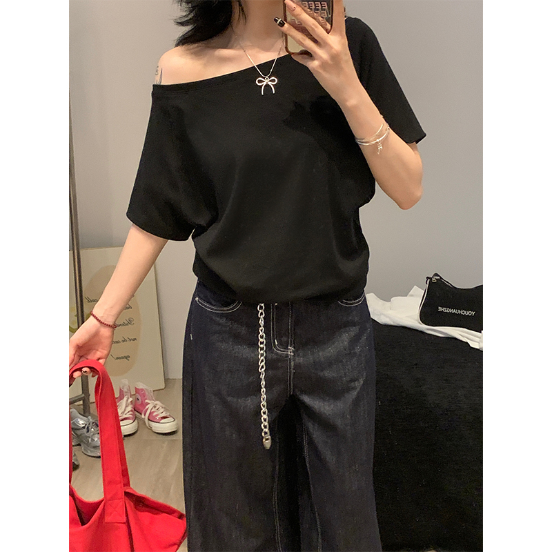 New product lighing delivery slanted short sleeved T-shirt for women 2024 summer fashion spicy girl design sense off shoulder top ins trend