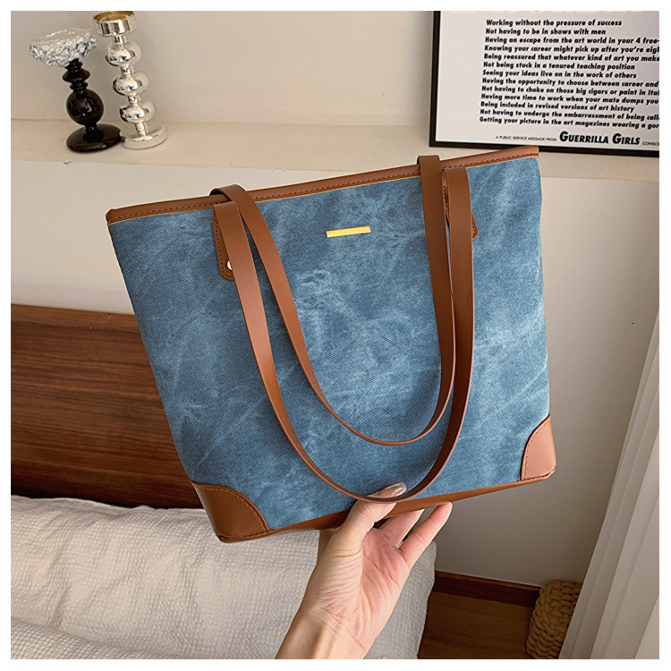 Fashionable casual capacity tote for women's new 2024 large with a sense of luxury and niche commuting bag, trendy shoulder bag #15 swissmilitary