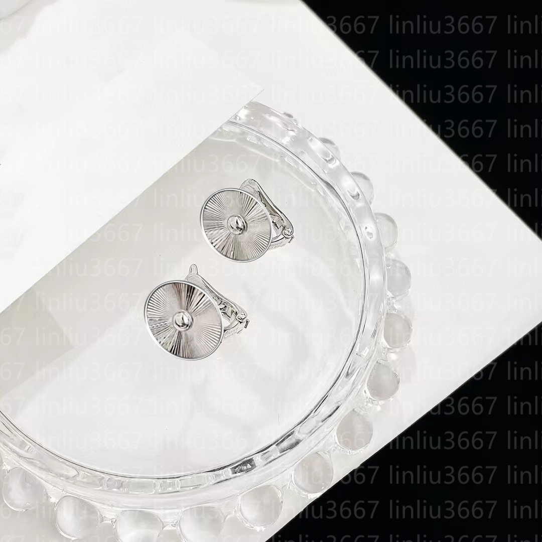 Designer Medium earrings for women mother of pearl gold-plating 18k earrings senior classic earrings Valentine's Day Gift earrings light luxury flash mens earrings