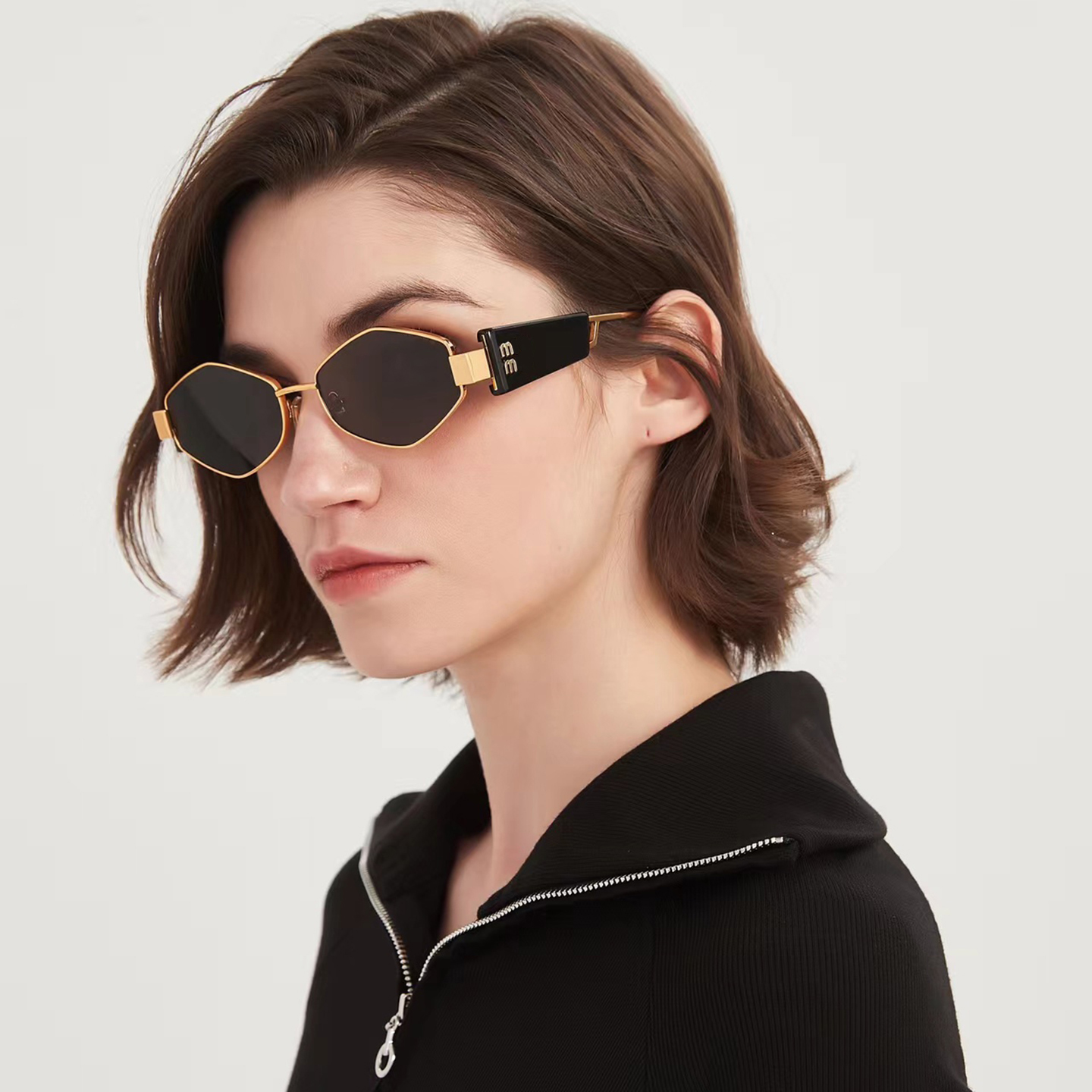 Designer sunglasses for women Luxury monogrammed temples sunglasses High quality prismatic frame sunglasses Casual fashion sunglasses With original box