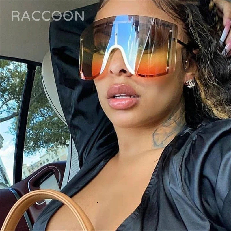 Oversized Women Blue Yellow Gradient Huge Sunglasses Curved Fashion Rimless Metal Shades Personality Massive Female Eyewear Prop 240711