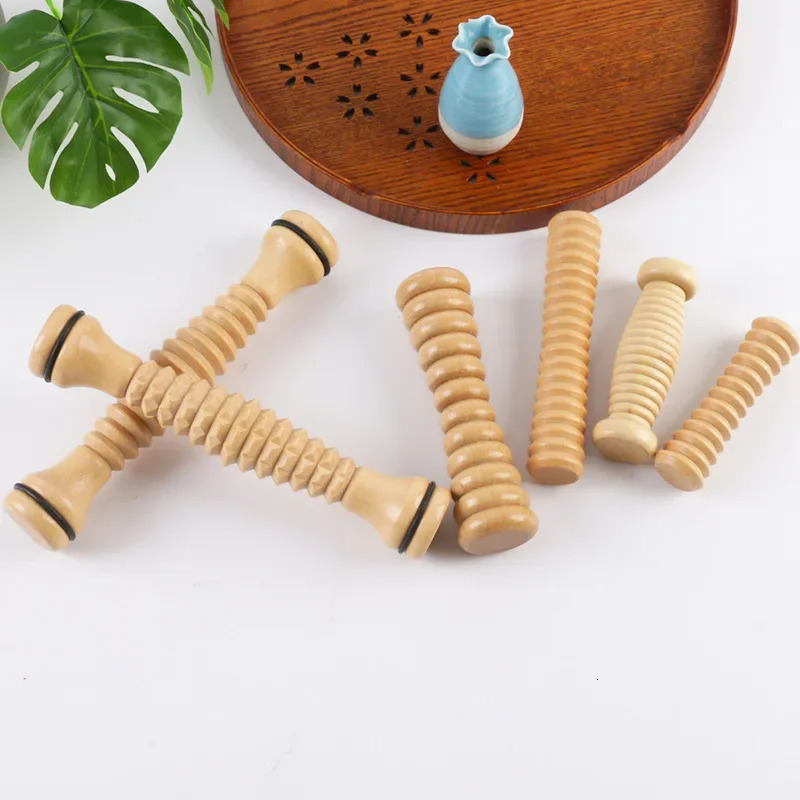 Wooden foot massage roller used for relieving deep tissue pressure in the foot fascia massage tool foot massage Rpller for relieving pressure 240713