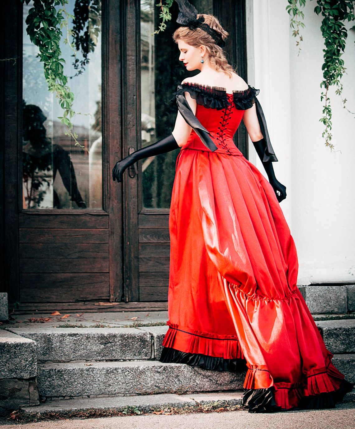 Black and Red Medieval Wedding Dresses Ruched Ruffle V-Neck Off Shoulder Long Corset Bridal Gowns Vintage Victorian Gothic Satin Wedding Dress