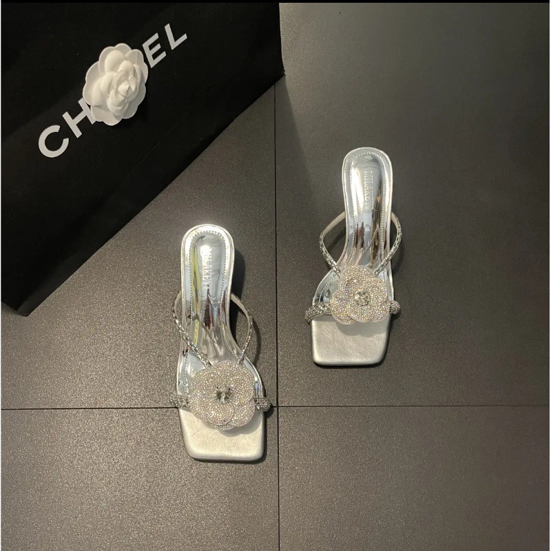 Luxury designer shoes in black and white Beautiful crystal women's 2024 new rhie camellia flip ps summer skirt wear high heels