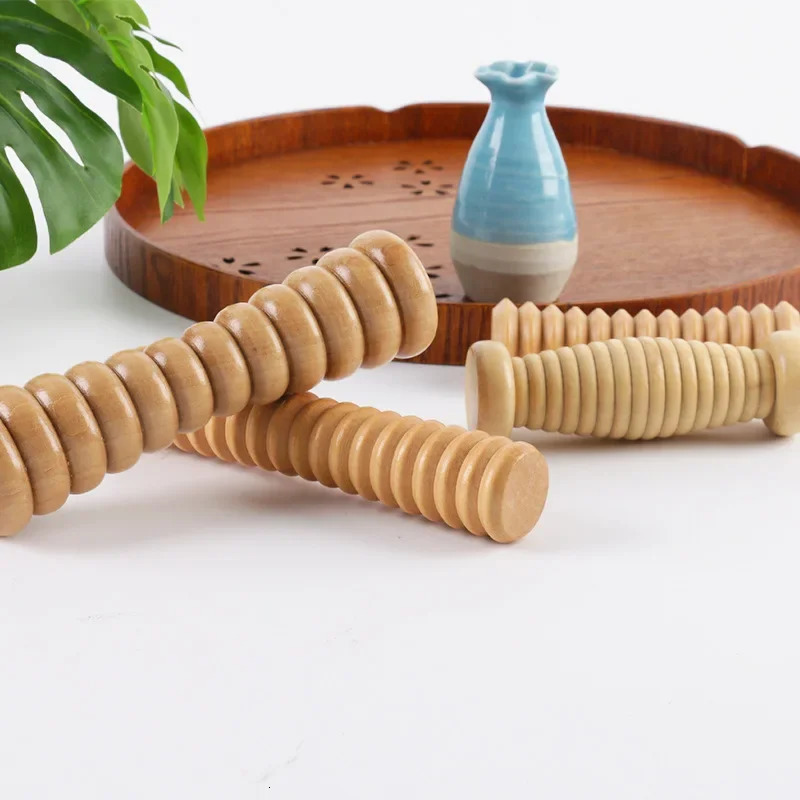 Wooden foot massage roller used for relieving deep tissue pressure in the foot fascia massage tool foot massage Rpller for relieving pressure 240713