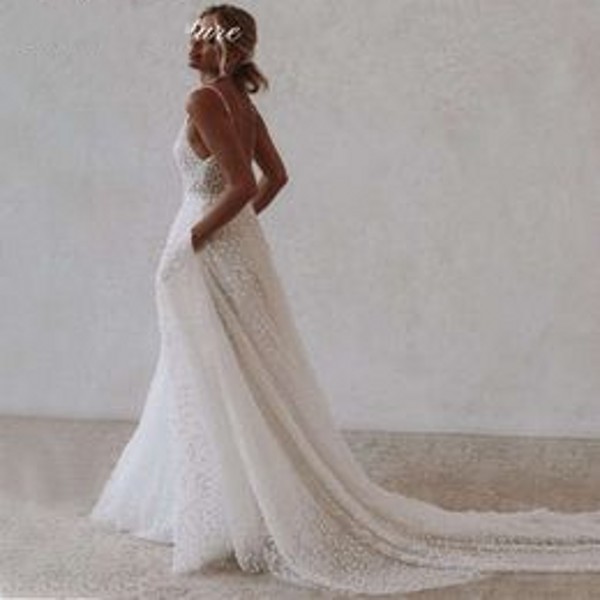 Elegant Tulle Wedding Dresse With Pocket Deep V-Neck Spaghetti Strap Bridal Gowns Beach Open Back Vestido De Novia Sweep Train 0218
