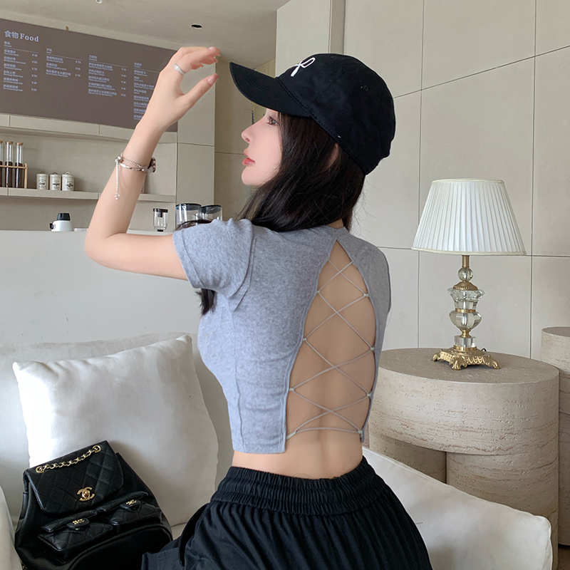 Sweet and spicy style, sexy scheming, backless top, female niche design, slim fit short sleeved T-shirt