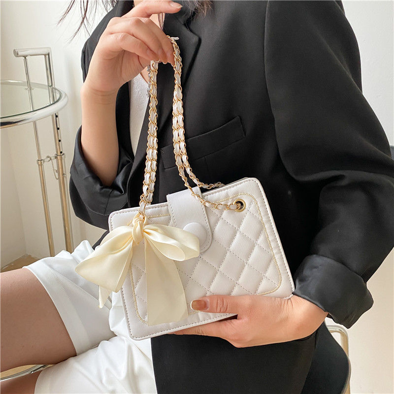2025 Designer Spring Silk Scarf 3 for Women 2022 New Trendy Fashion Dia Grid Chain Texture Single Shoulder Underarm Crossbody Bag