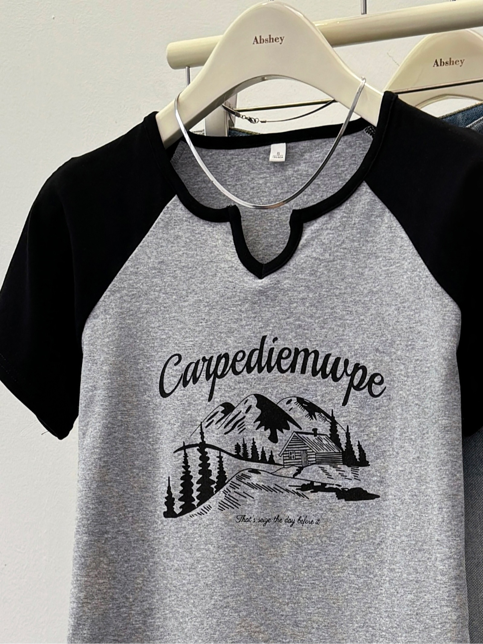 * 1 thread 210g sleeved T-shirt with summer trendy print, front shoulder slim fit short V-neck top, women's clothing