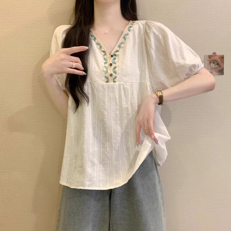 Original fabric plus size women's summer fat mm niche heavy industry embroidery V-neck loose slimming short sleeved top