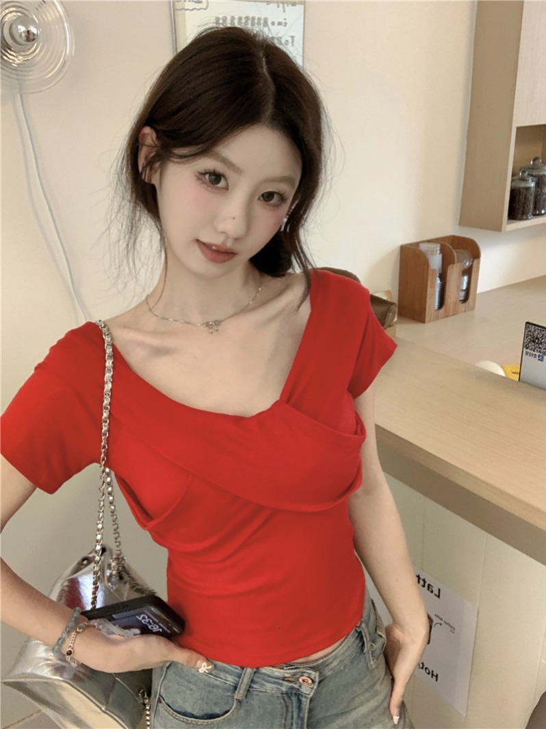 Off the short style solid color niche one shoulder spicy girl wearing a T-shirt for women irregular ins