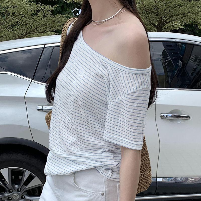 This year's popular beautiful temperament off shoulder wide neck short sleeved T-shirt for women's summer 2024 new versatile top
