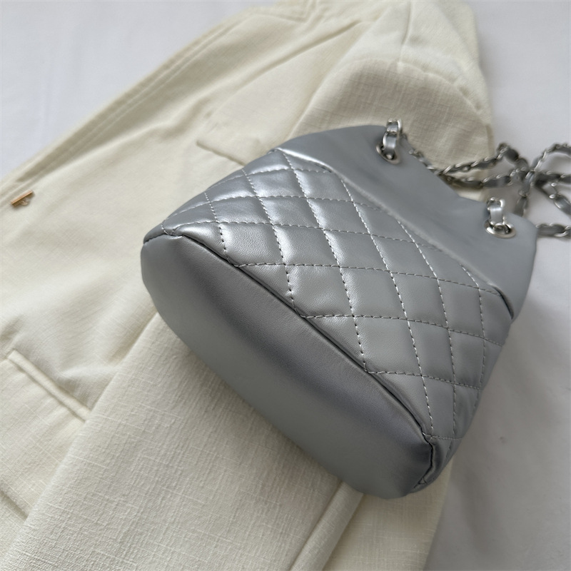 2025 Designer High small 3 end women's 2023 new summer versatile shoulder crossbody texture dia grid chain bucket bag