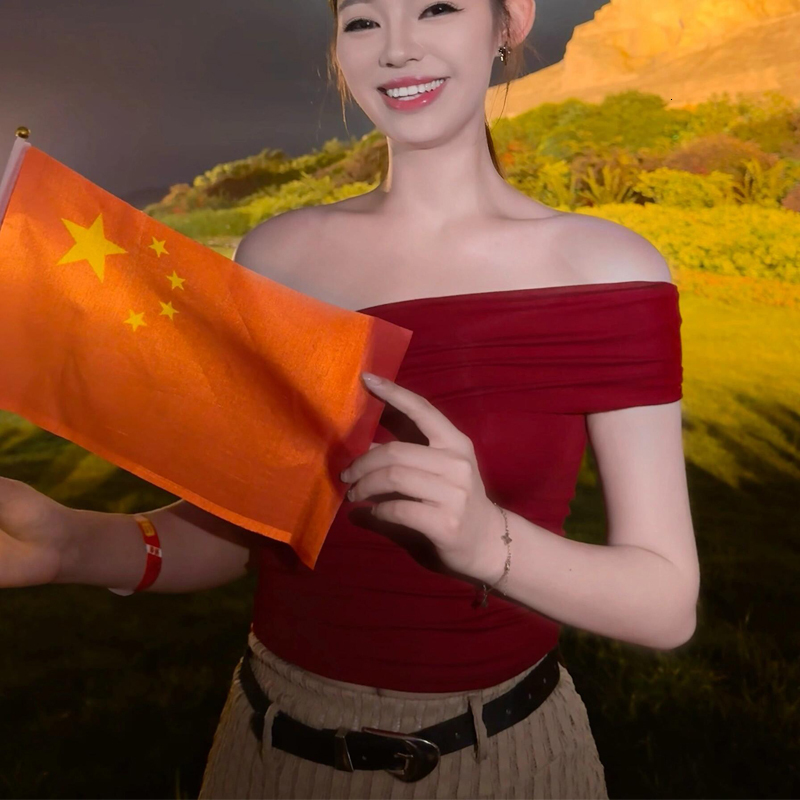 Can be worn up to 120 pounds~2024 sloping shoulder top, summer new thin style spicy girl design sense short T-shirt for women