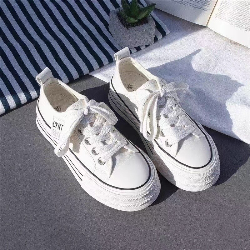 Thick soled ultra soft for women 2024 new Korean version sports and leisure height increasing round toe lace up low top board shoes, white shoes